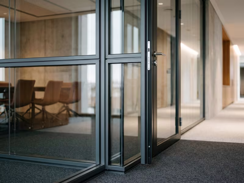 Demountable glass partition wall detail Demountable glass partition wall detail